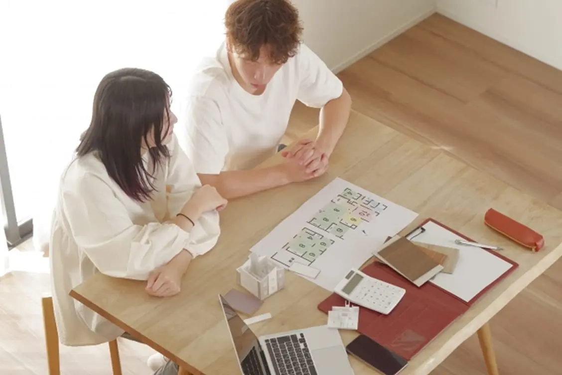 家づくりの相談とプランニングを行う様子