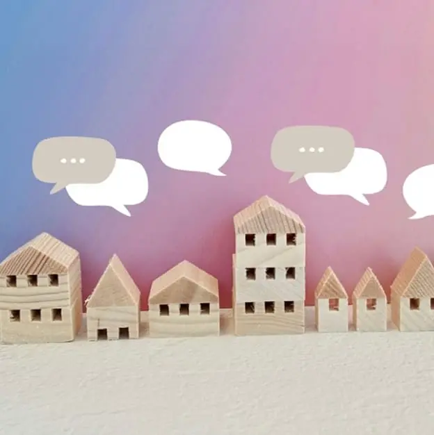 家の模型と吹き出しで表現したお客様の声のイメージ