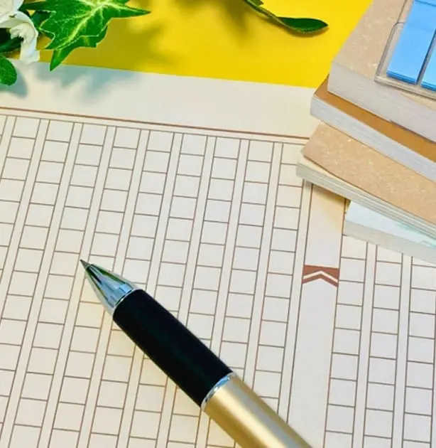 設計図とペンが並ぶ住宅コラムのイメージ